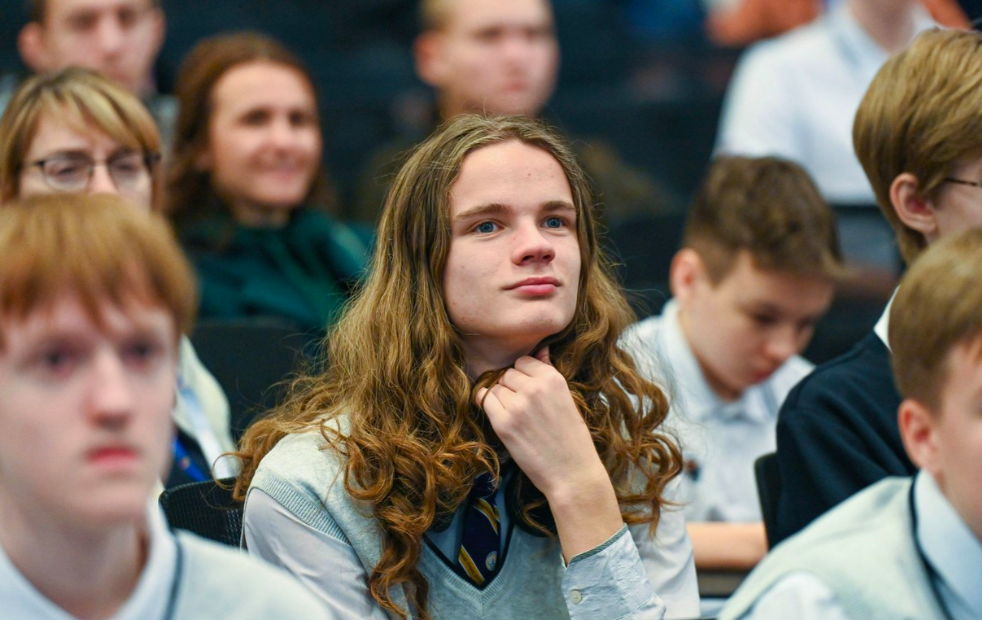 Фото 90 юнкоров, искусственный интеллект и презентация фильма. В Новосибирске завершился форум 